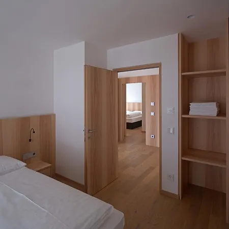 Aparthotel Larciunei 3*